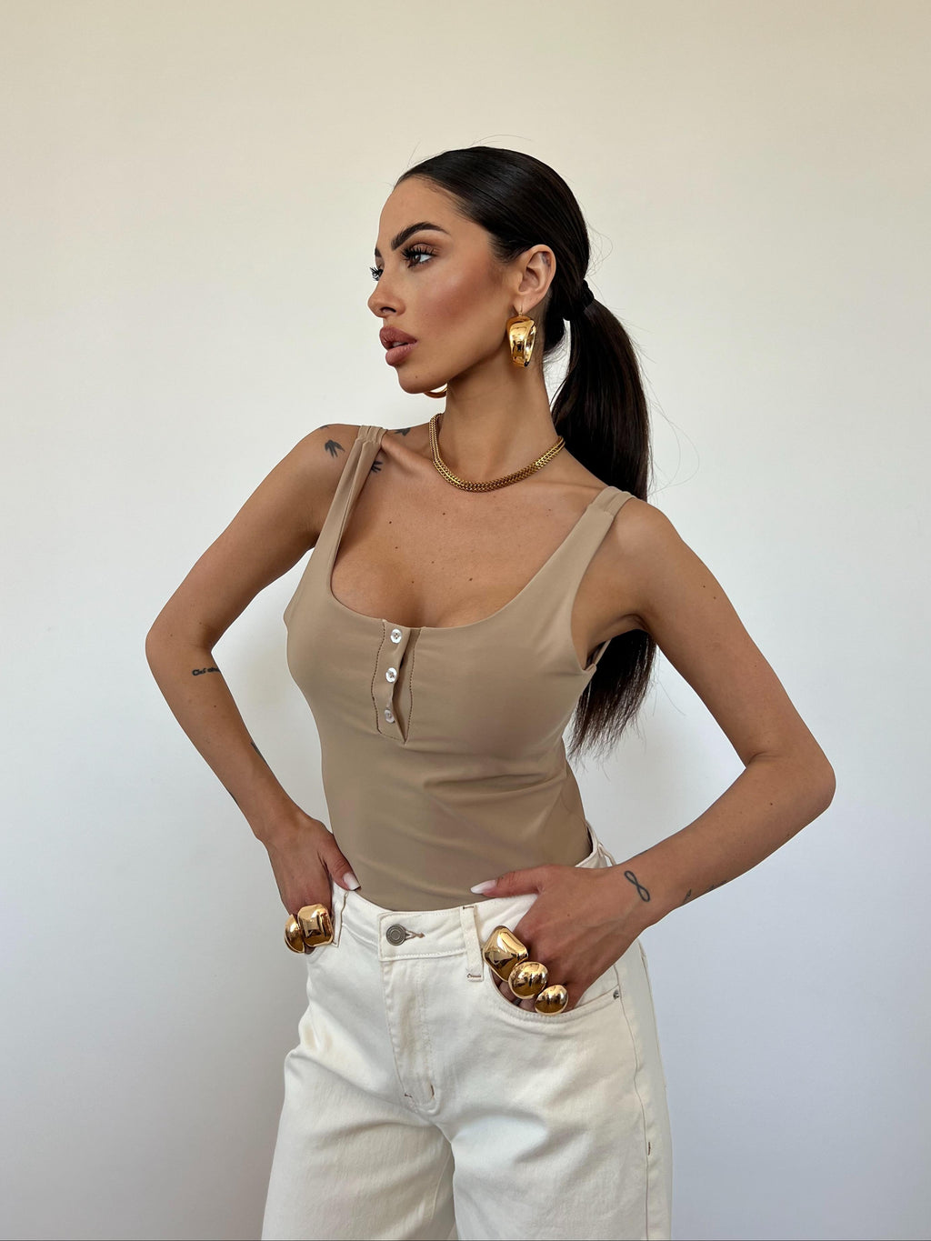 Top Botton Nude